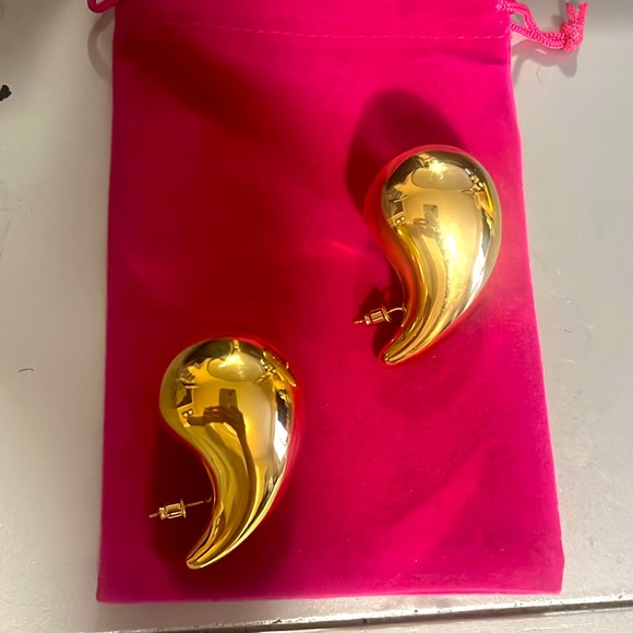 Bottega Veneta-like extra large chunky teardrop earrings, gold-plated. - Picture 2 of 4